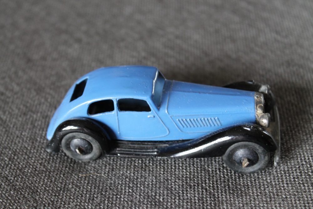 rover-saloon-sage-blue-dinky-toys-36d-side