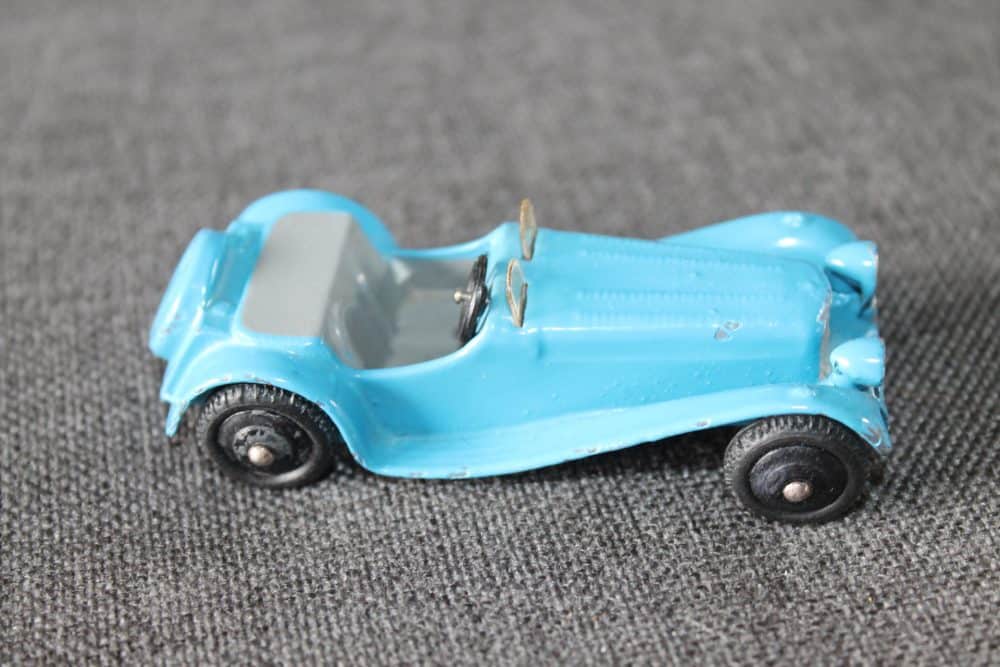 jaguar-ss-blue-and-grey-and-black-wheels-dinky-toys-38f-side