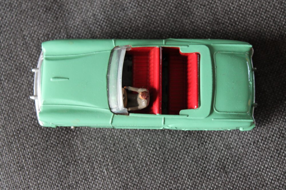 packard-convertible-green-and-red-dinky-toys-132-top
