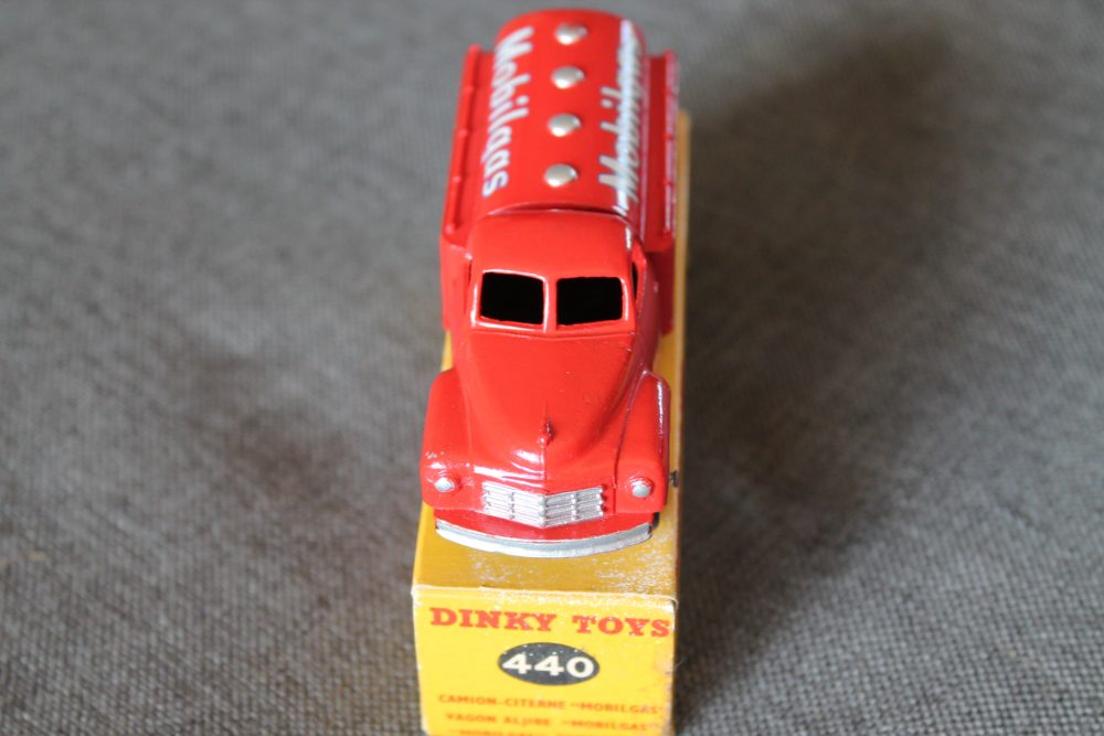 studebaker-mobilgas-tanker-dinky-toys-440-front