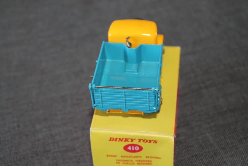 b-backedford-end-tipper-blue-and-yellow-windows-dinky-toys-410