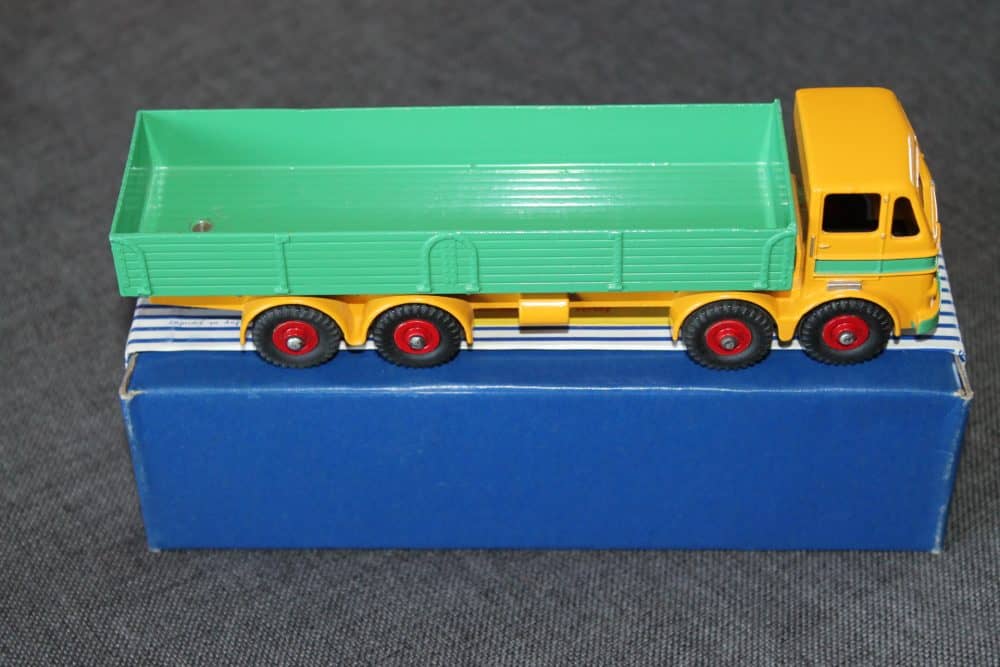 leyland-octopus-wagon-green-and yellow-side