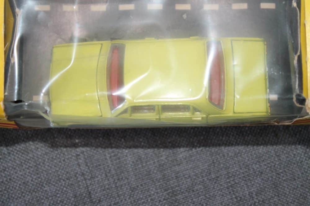 vauxhall-victor-101-lime-green-dinky-toys-151-top
