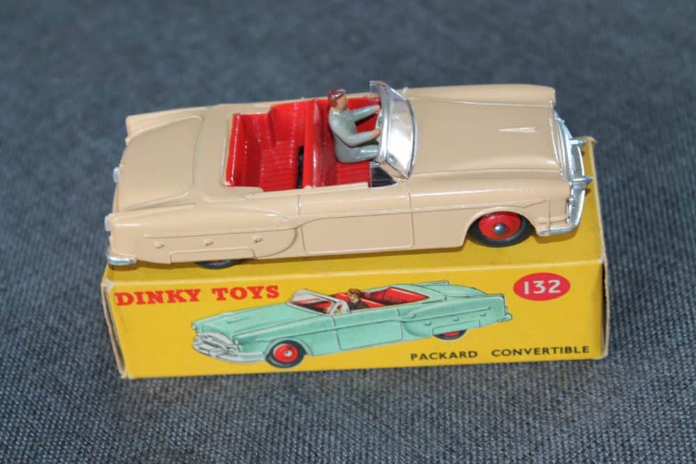 packard-convertible-tan-dinky-toys-132-side