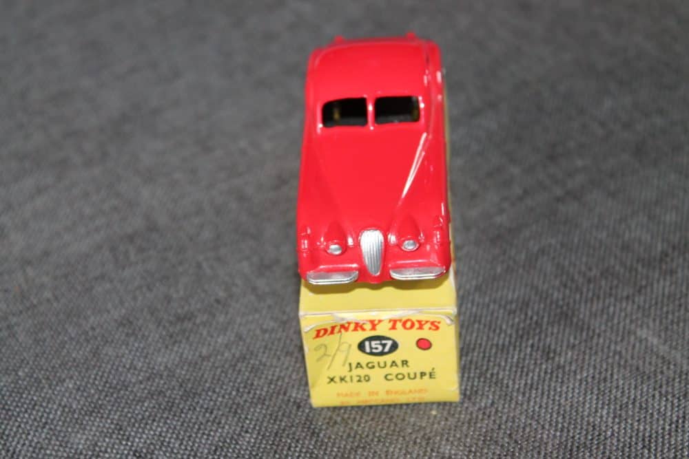 jaguar-xk120-bright-red-spun-wheels-dinky-toys-157-front