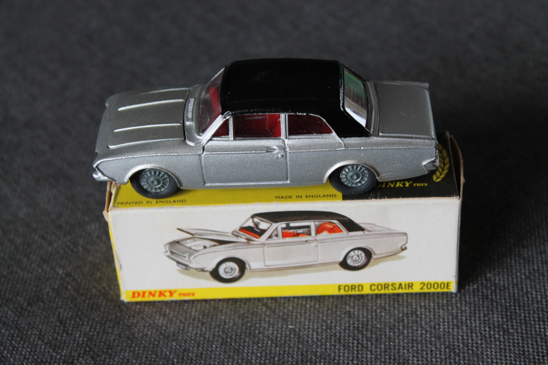 Dinky Toys 169 Ford Corsair 2000 - Diecast