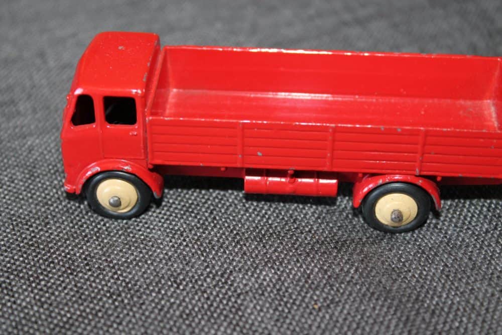 forward-control-lorry-red-and-crean-wheels-dinky-toys-25r-420