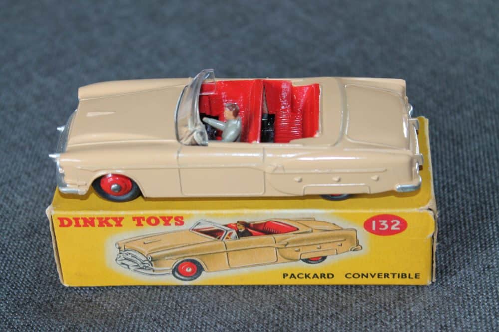packard-convertible-tan-dinky-toys-132