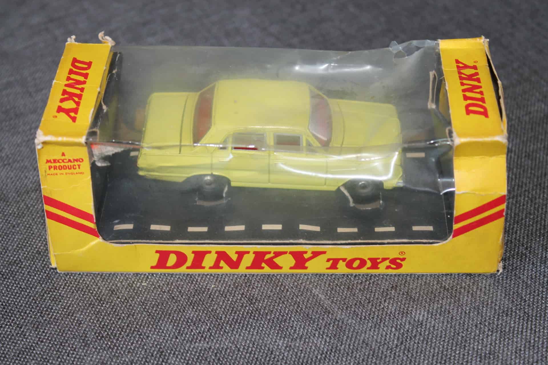 Dinky Toys GB N°151 Vauxhall 101 - Rouge - 1/43 - Jamais Joué, En Boîte Non D'origine