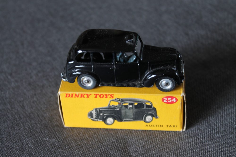 austin-taxi-black-dinky-toys-254-side