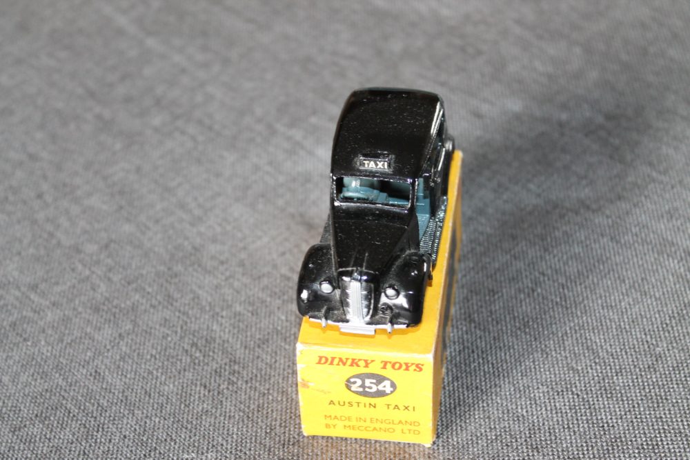 austin-taxi-black-dinky-toys-254-front