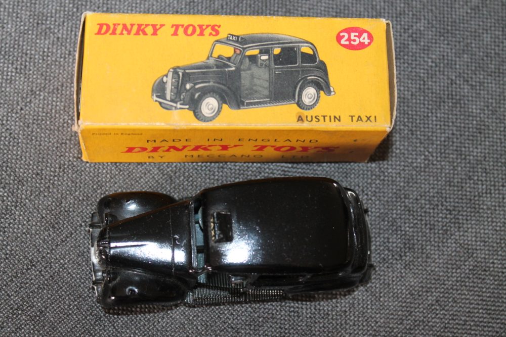 austin-taxi-black-dinky-toys-254-top