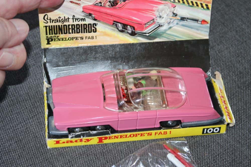fab1-lady-penelope's-car-1st-issue-dinky-toys-100-left-side