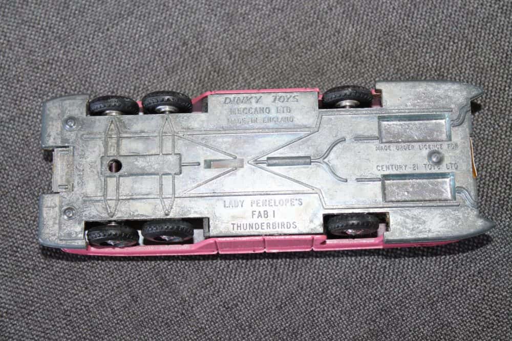 fab1-lady-penelope's-car-1st-issue-dinky-toys-100-base