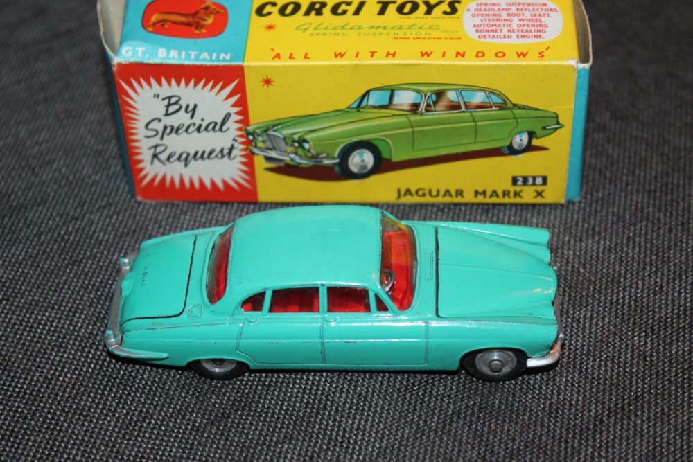 jaguar-mark-x-turquoise-rare-corgi-toys-238-side