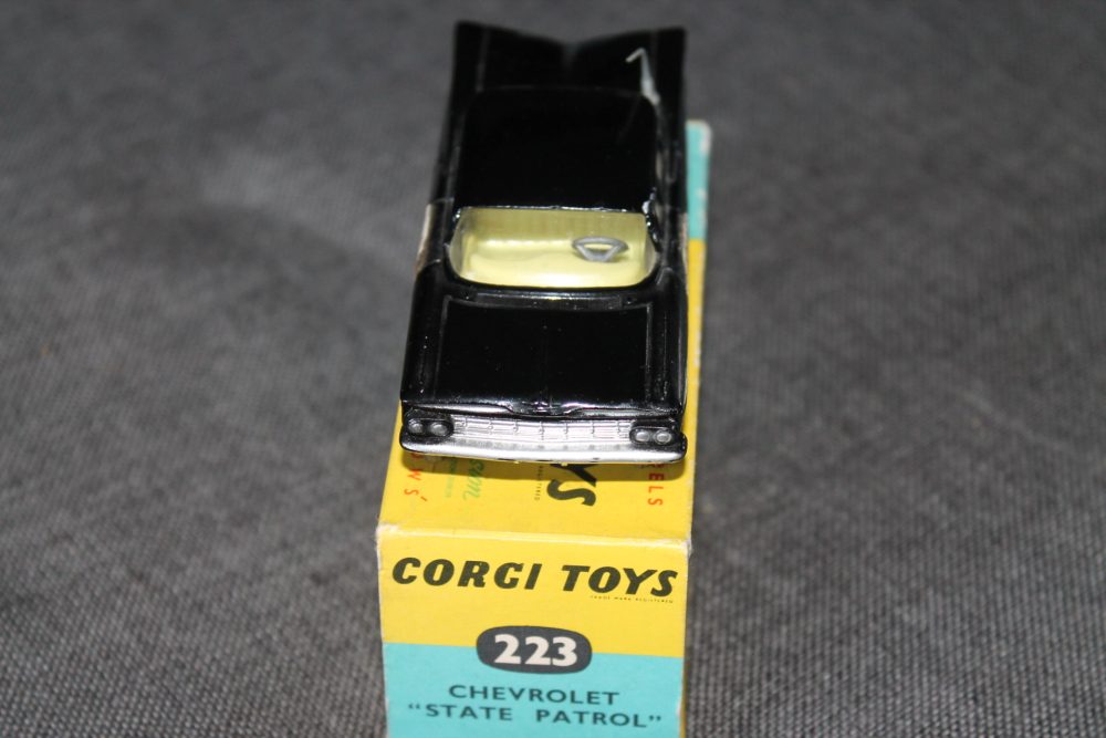 chevrolet-state-patrol-car-black-corgi-toys-223-front