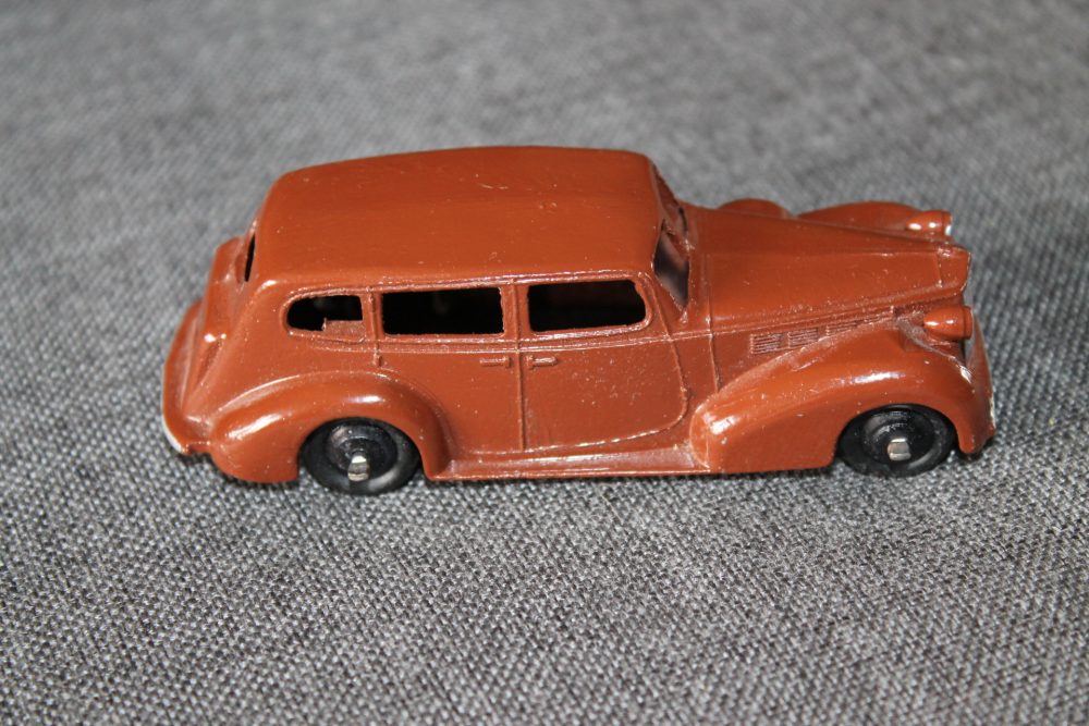 packard-deep-brown-dinky-toys-39a-side