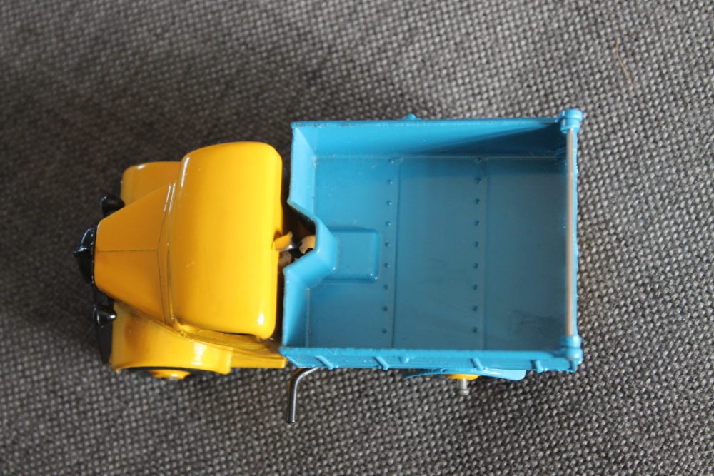 b-topedford-end-tipper-yellow-blue-dinky-toys-410