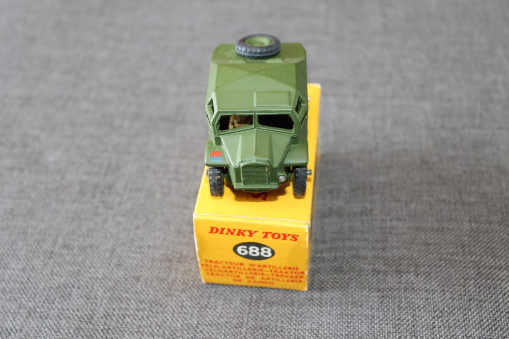 field-artillery-tractor-dinky-toys-688-front