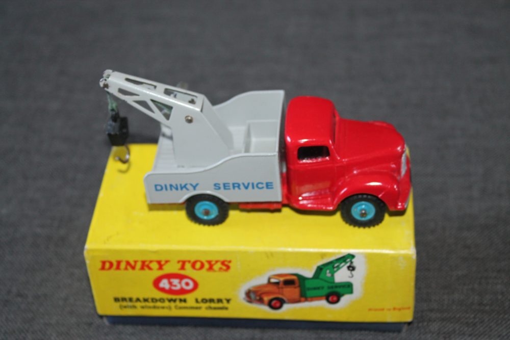 commer-breakdown-lorry-red-dinky-toys-430-side