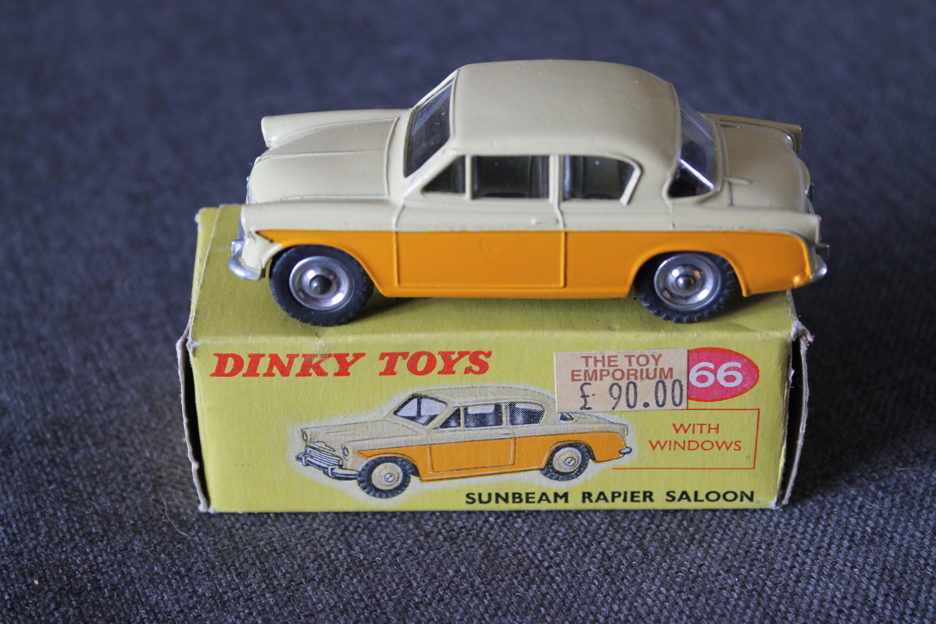 Dinky Toys 166 Sunbeam Rapier - Diecast