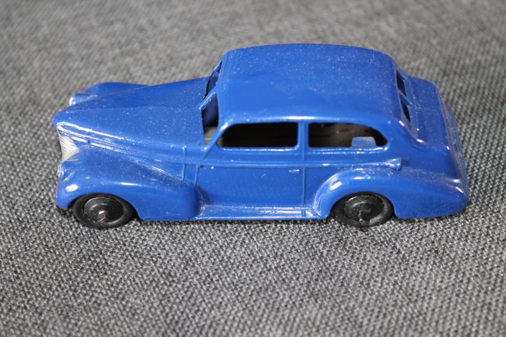 oldsmobile-violet-blue-dinky-toys-039b