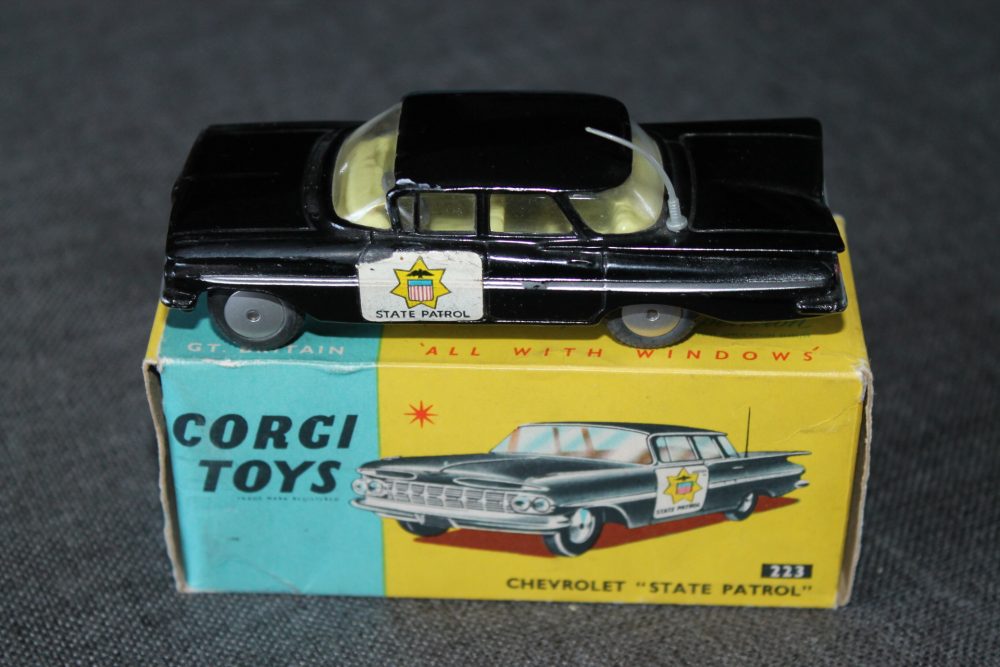 chevrolet-state-patrol-car-black-corgi-toys-223