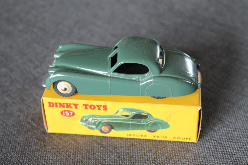 jaguar-xk-120-fern-green-beige-wheels-late-issue-dinky-toys-157