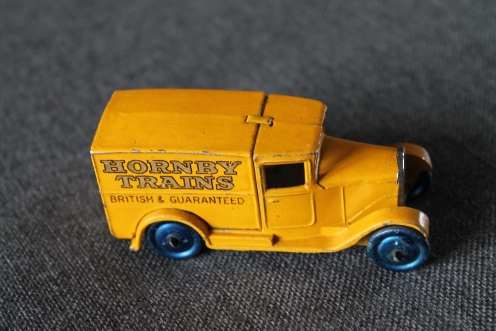 pre-war-delivery-van-type1-hornby-trains-yellow-dinky-toys-028a-side