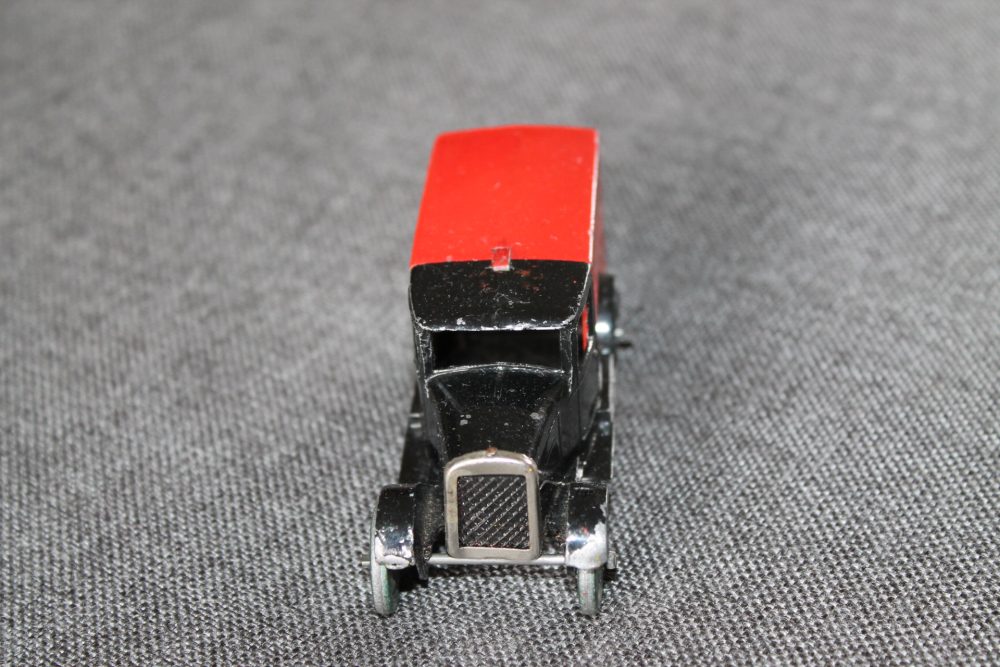 pre-war-28-series-delivery-van-sharpes-toffee-dinky-toys-028h-front