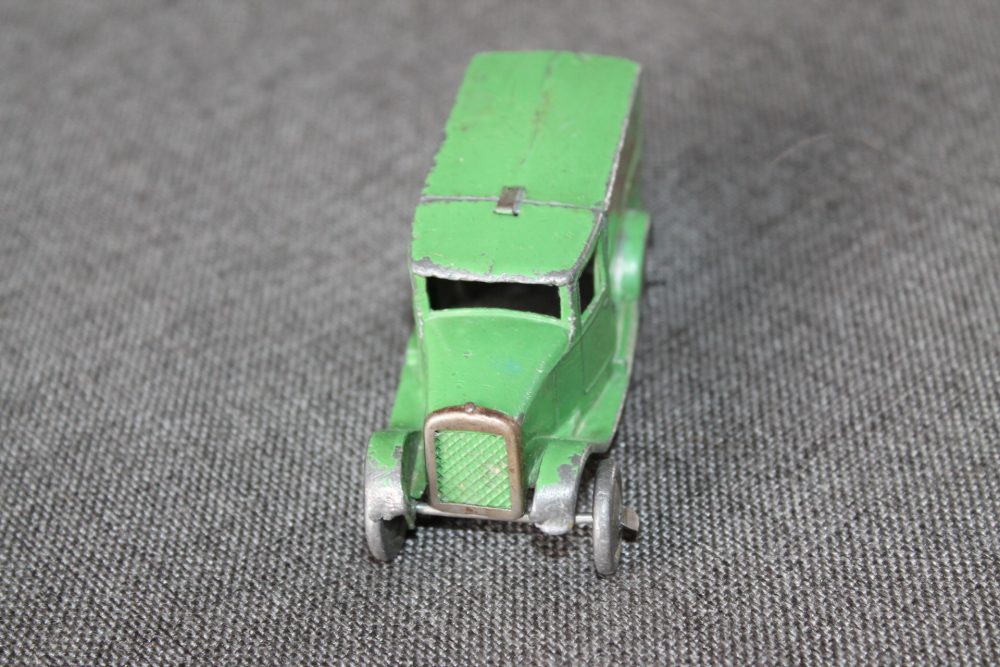 pre-war-delivery-van-28-series-wakefield-castrol-dinky-toys-028m-front