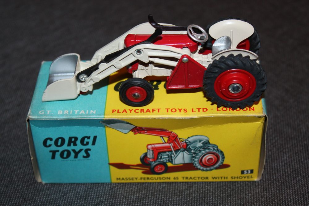 massey-ferguson-65-tractor-and-shovel-corgi-toys-053