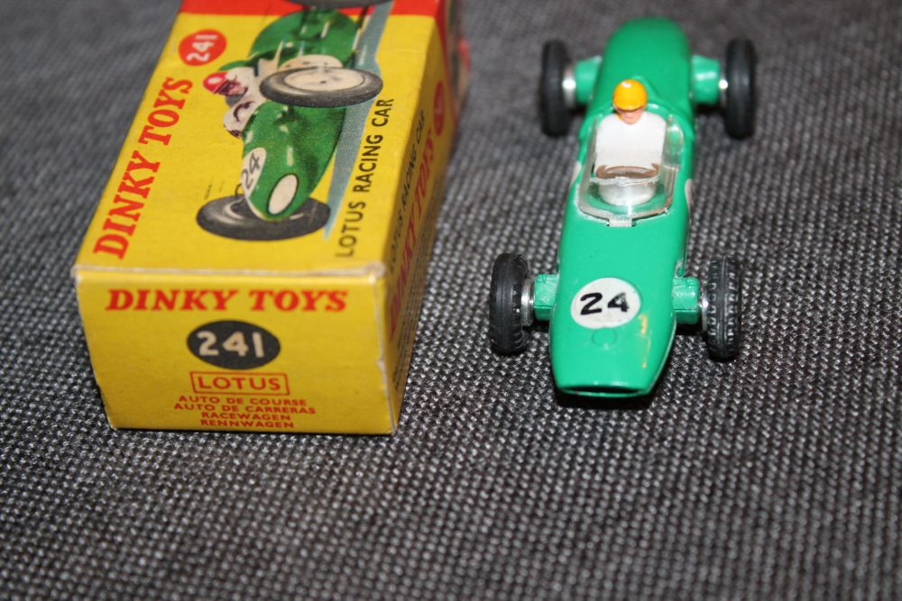 lotus-racing-car-green-yellow-helmet-dinky-toys-241-front