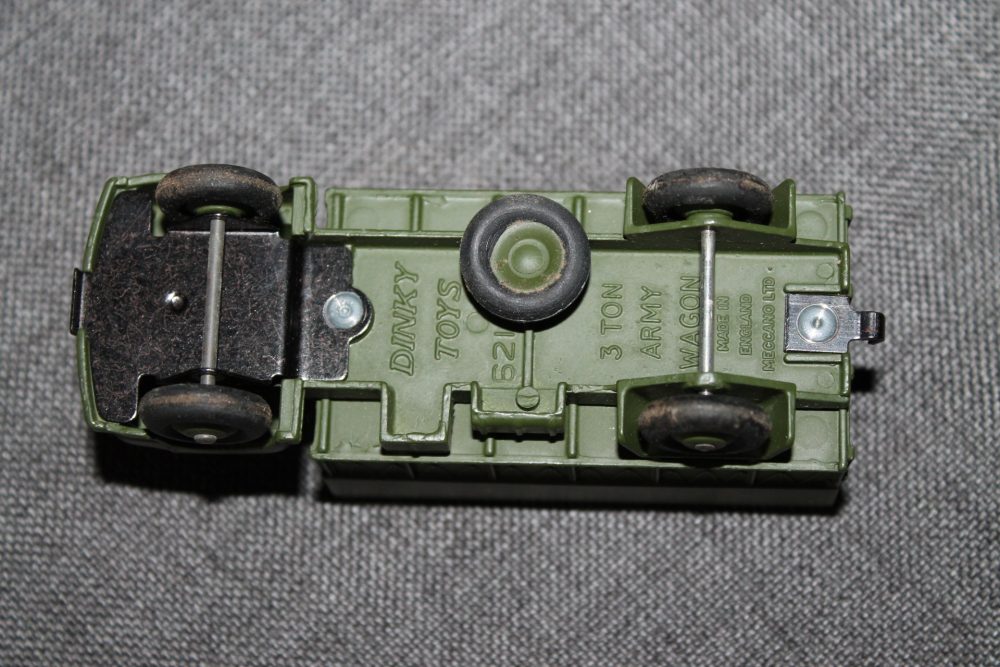 3-base-ton-army-truck-dinky-toys-621