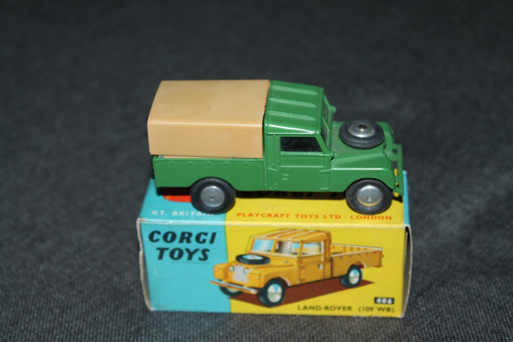 land-rover-green-and-tan-tilt-corgi-toys-406-side