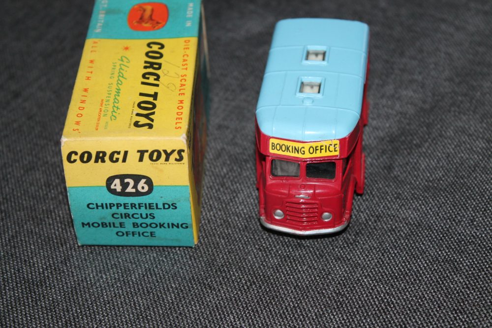 chipperfields-circus-booking-office-corgi-toys-426-front