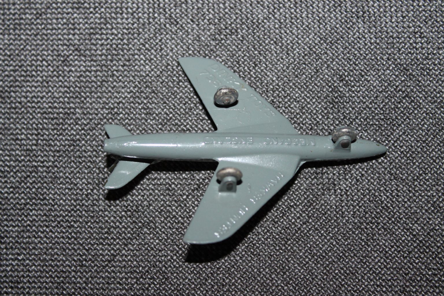 Dinky toys militaire - Avion Hawker Harrier , réf. 722 , neuf en boite