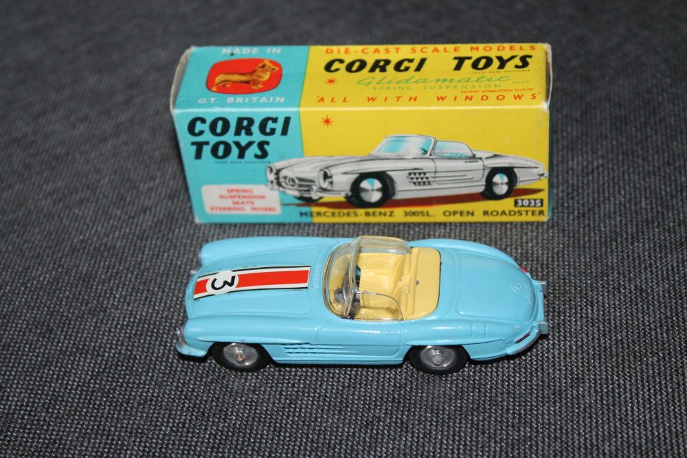 mercedes-benz-roadster-blue-and-yellow-interior-corgi-toys-303s