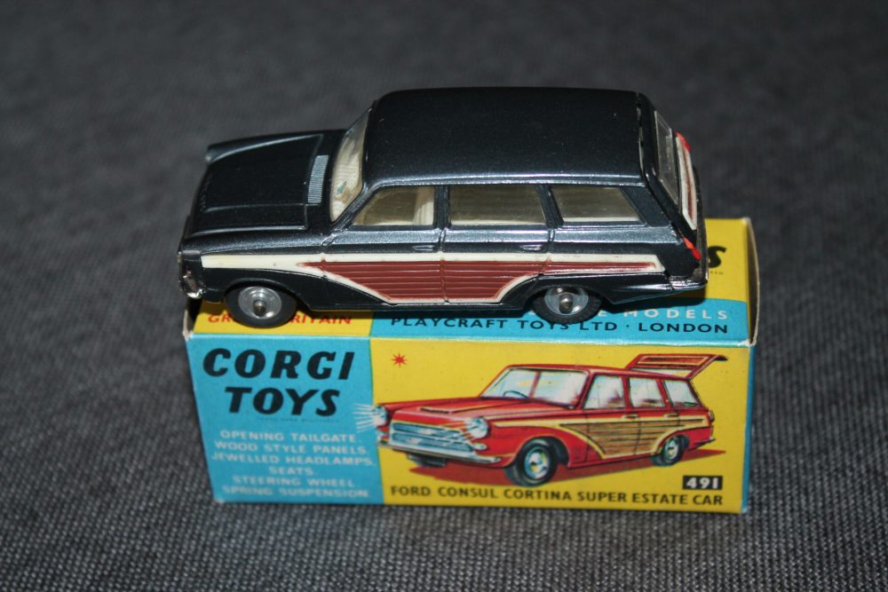 ford-cortina-estate-graphite-grey-corgi-toys-491