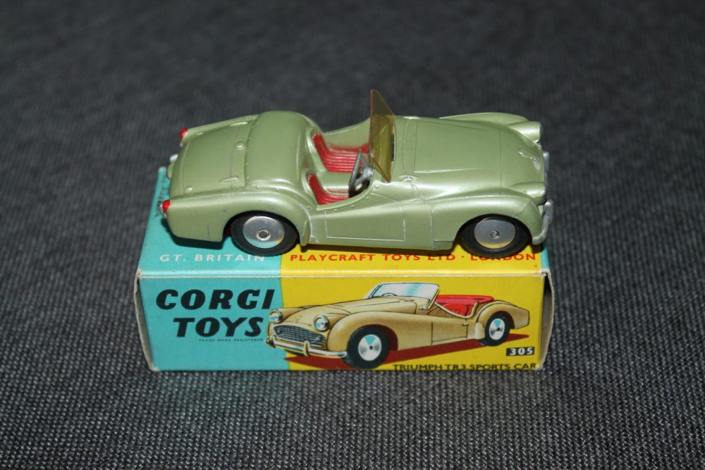 triumph-tr3-metallic-green-corgi-toys-305-SIDE