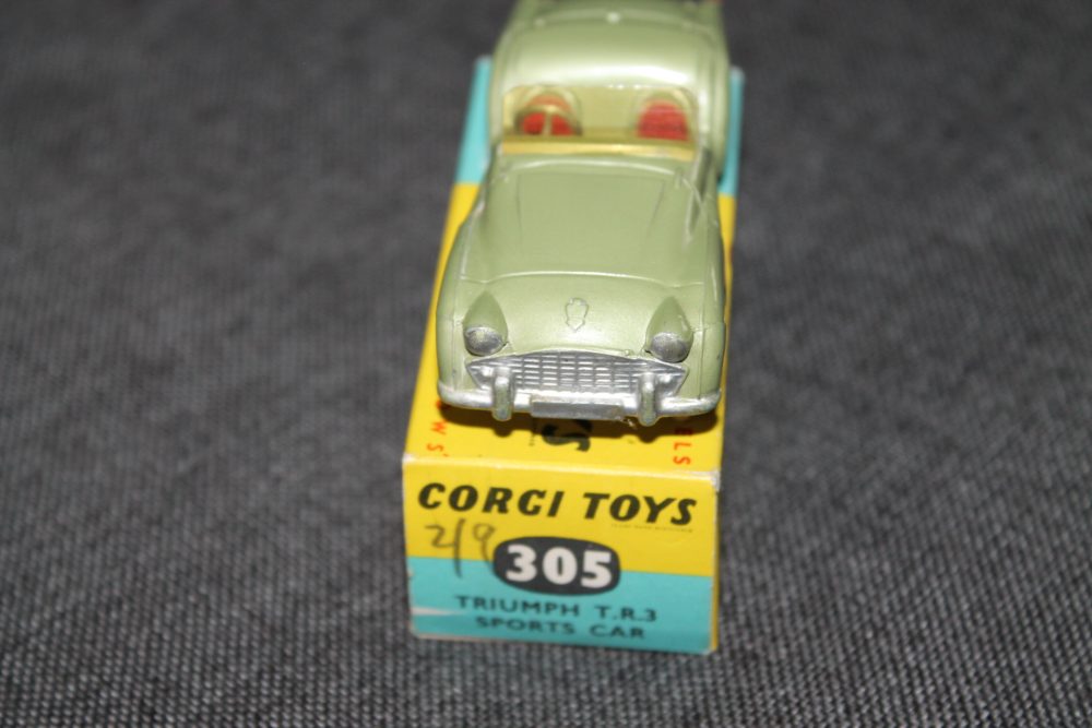triumph-tr3-metallic-green-corgi-toys-305-FRONT