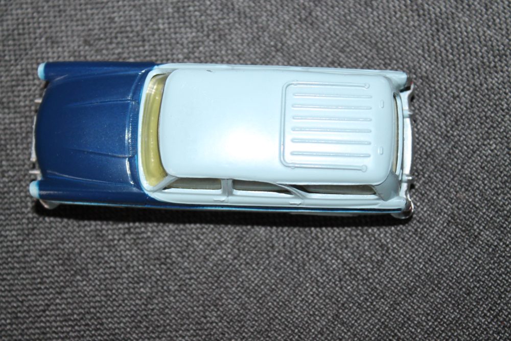 ford-zephyr-estate-two-tone-blue-yellow-interior-corgi-toys-424-top