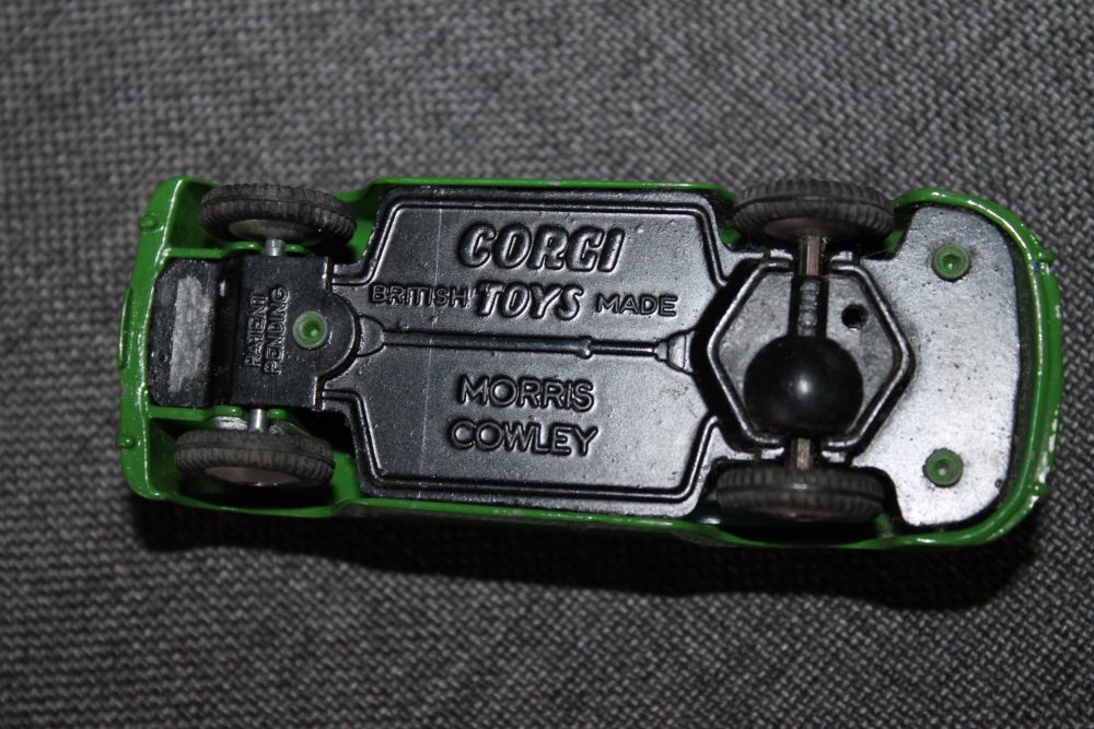 morris-cowley-mechanical-green-corgi-toys-202m-base
