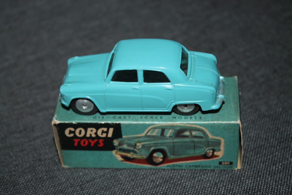 austin-cambridge-turquoise-corgi-toys-201