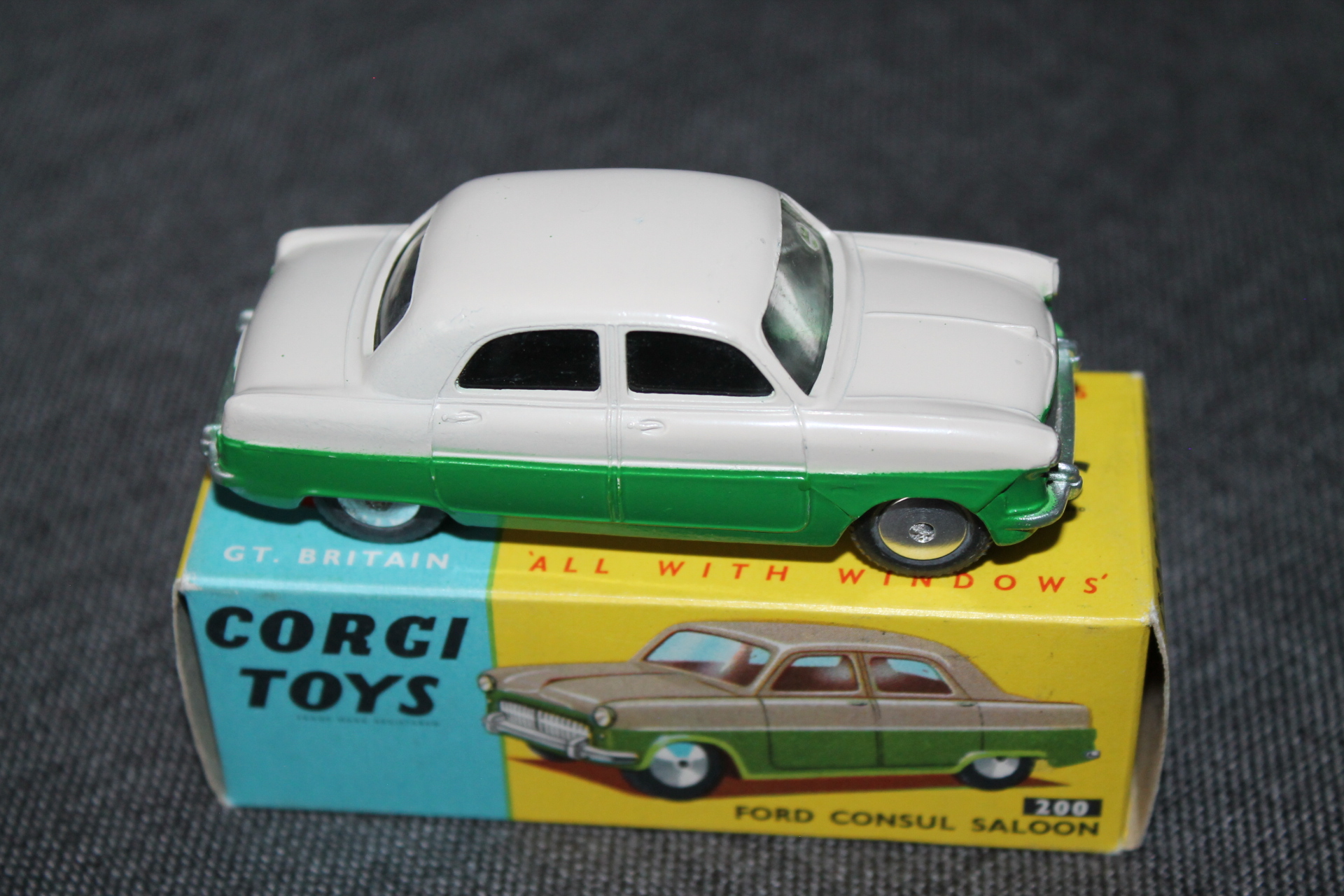 Corgi 200 – Ford Consul Saloon Cream – Miniature Voiture Ancienne – Boîte D’origine