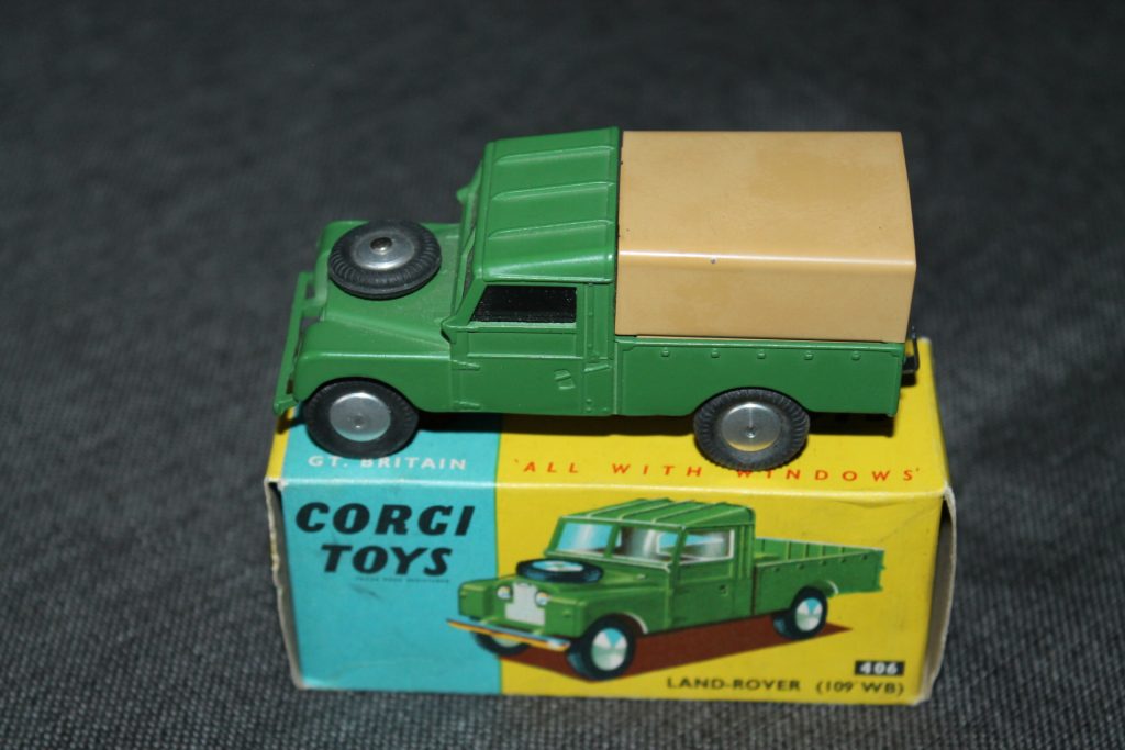 Corgi Toys 406 Land Rover (109 WB) - Diecast