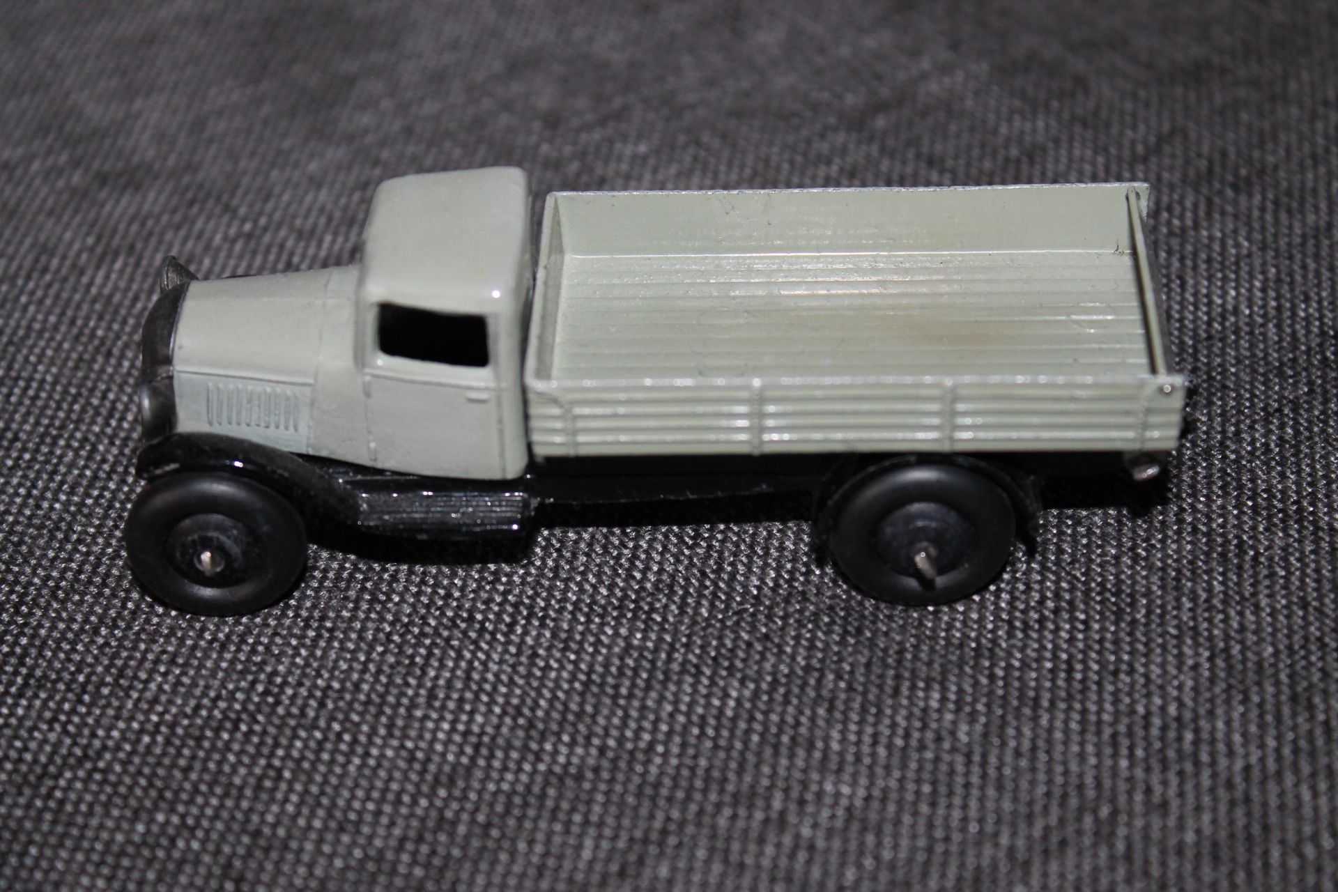 Dinky Toys 025e Tipping Wagon Diecast dinky-toys-025e-tipping-wagon-diecast