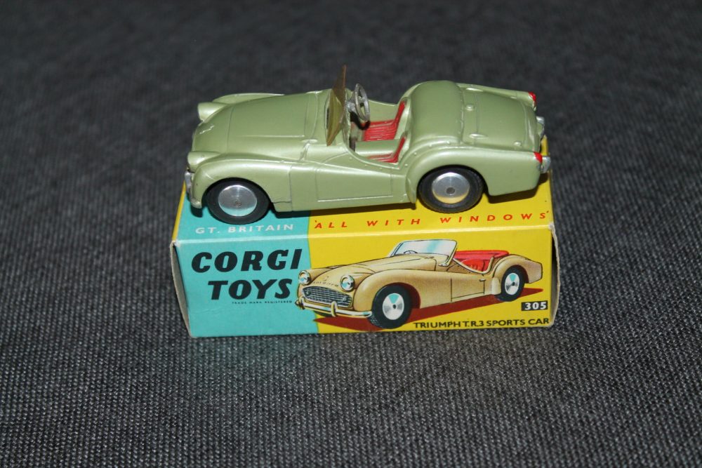 triumph-tr3-metallic-green-corgi-toys-305