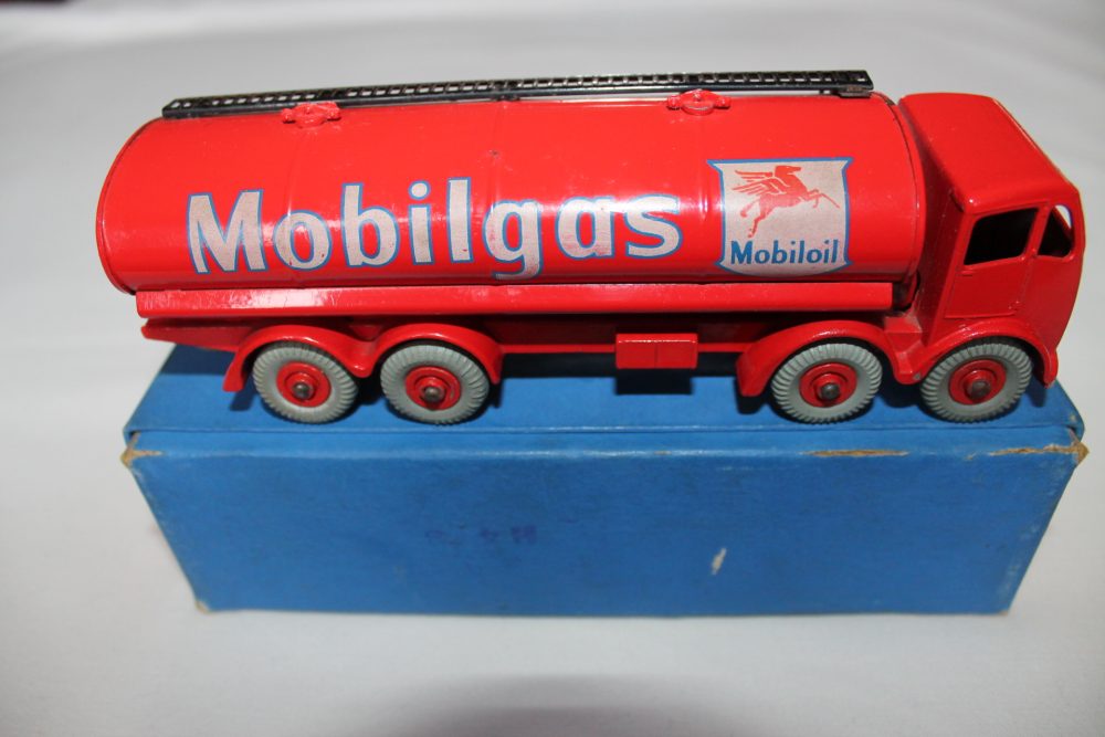 foden mobilgas tanker red caps dinky toys 504 side