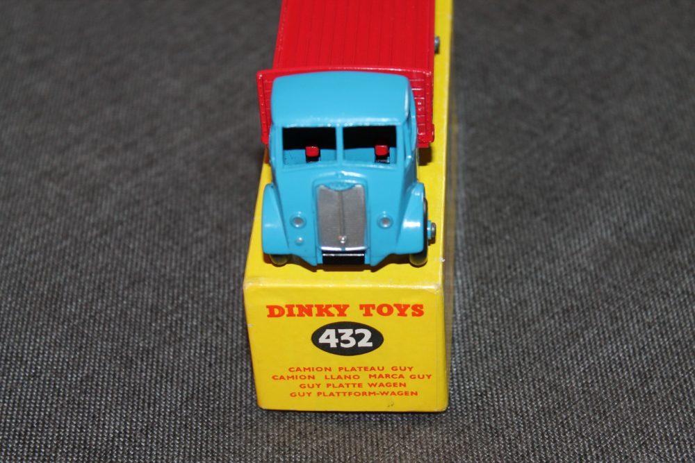guy-flatbed-mid-blue-red-rivet-back-dinky-toys-432-front